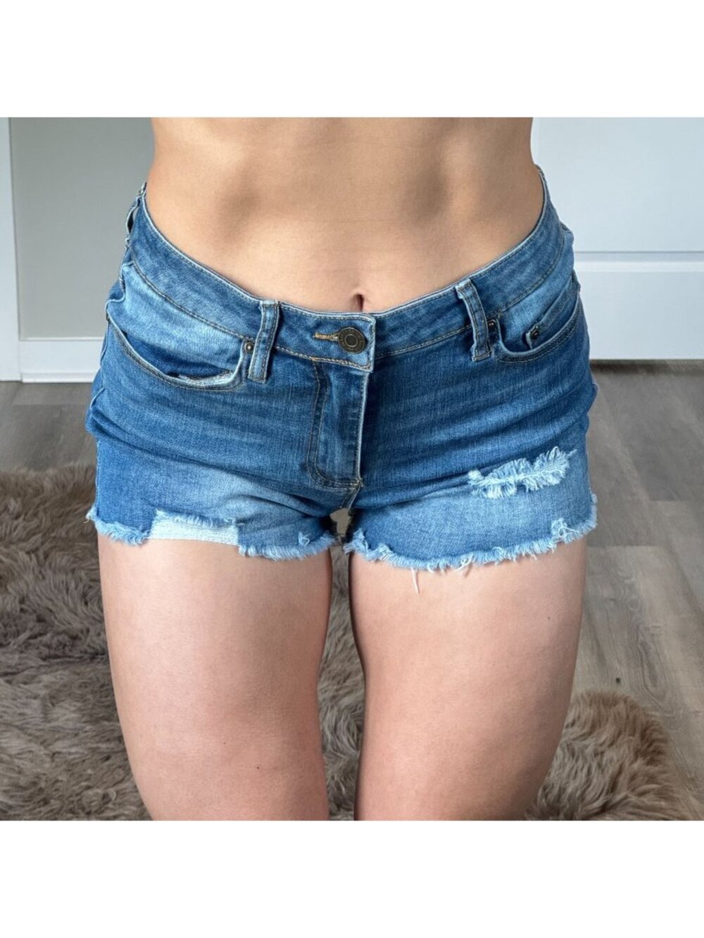 Y2K Indigo Rein Curvy Mid Rise Frayed Denim Shorts Womens 5 Grunge Distressed